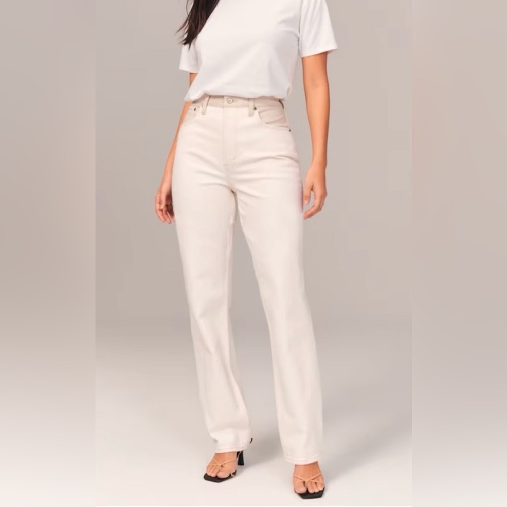 Abercrombie 90s Relaxed Jean, Cream (denim) Oat (leather) | Size: 26 | 2s NWOT